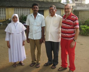 Da sinistra: Sister Lima Rose, Driver, Padre Karikatt e Mino Dellapiana